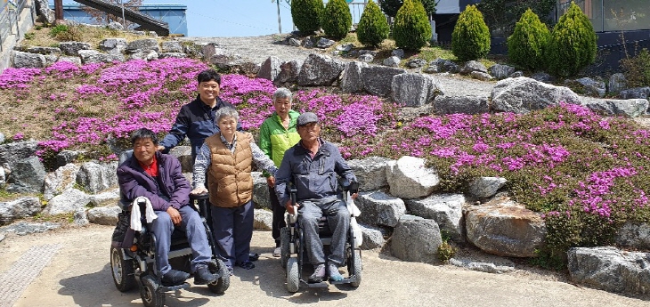 û����Ȱ�� ����԰� û����Ȱ�� �̿��� �� ���� �Բ� ���ִ� ���