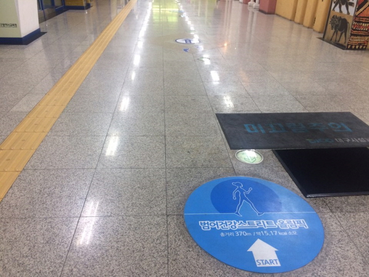 ����ǰ���Ʈ��Ʈ �ø����� ���� ��ƼĿ�� �پ��ִ� ���Ϸ� �ٴ� ���