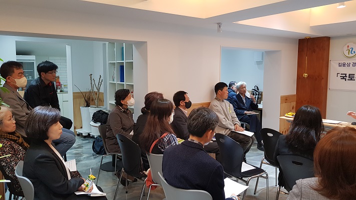 ���� ���