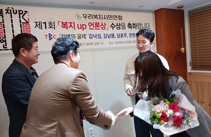 �ڱݿ� ������� �ɴٹ� ����