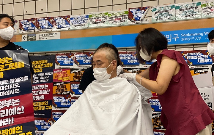 �������